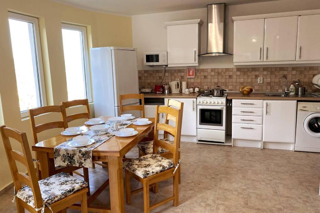 Apartment Happy Place Akatcia Wielkie Tyrnowo Zewnętrze zdjęcie